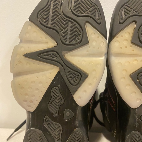 Air Jordan Shoes Black and Red Youth Size 5Y DM1159-003 - Picture 7 of 16